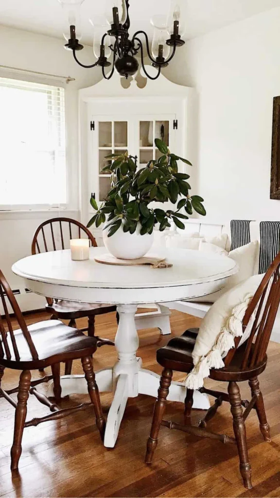 organic modern dining room ideas mismatched curved chairs complementary tones 2026